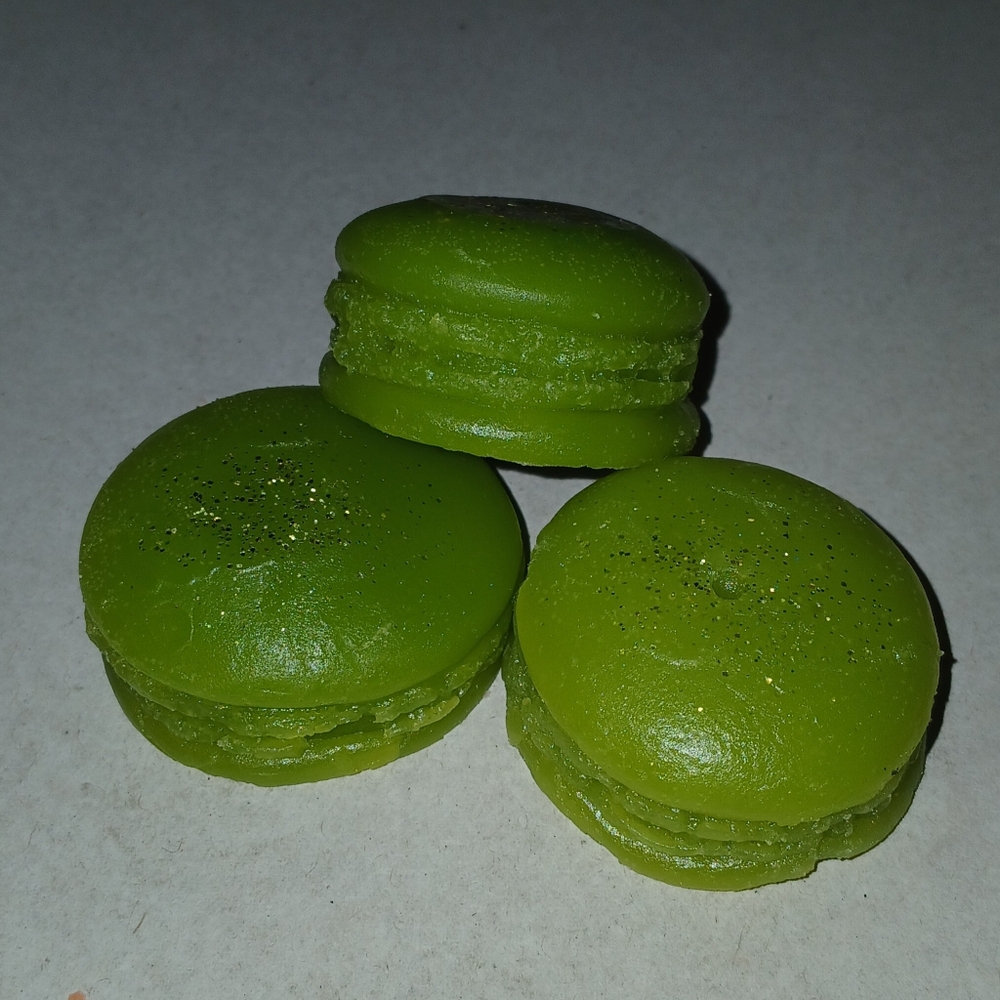 NWT Handcrated Set Of 3 Apple Mango Macaroon-Shaped Gel Melts.